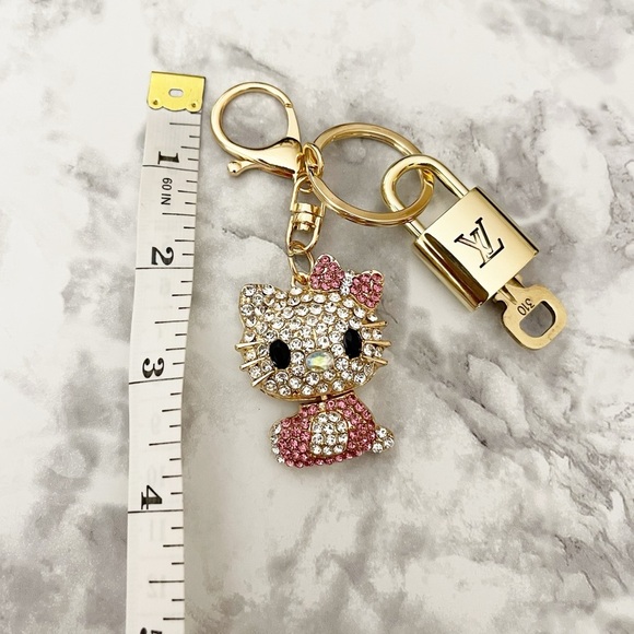 ✨AUTHENTIC✨ Louis Vuitton Lock & Key #310 with Hello Kitty Key Chain - Picture 7 of 8